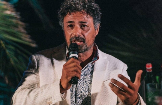 L'idea del film davanti a un caffè